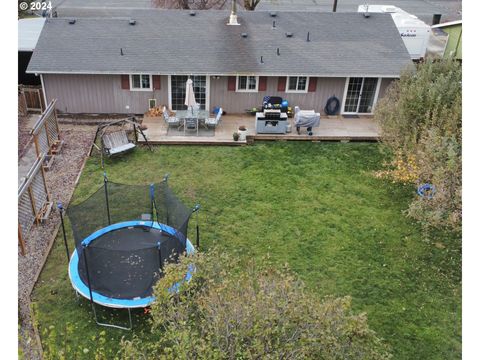 A home in Baker City