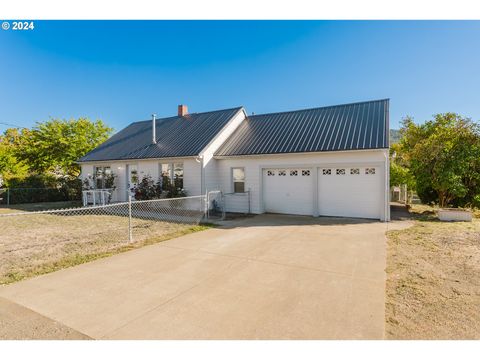 A home in Roseburg