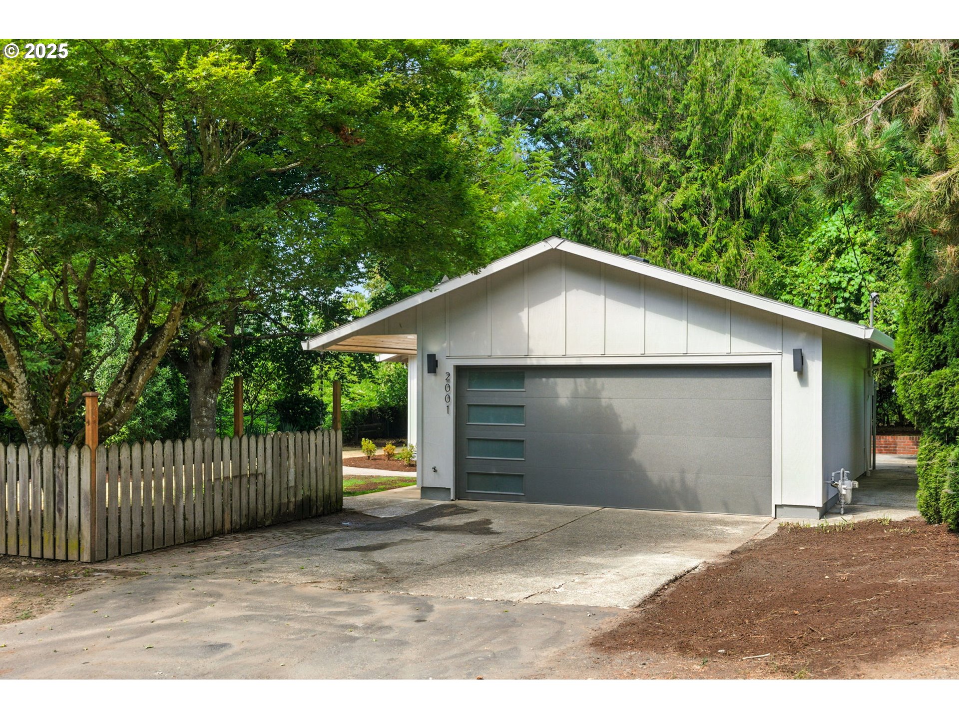 2001 SE SPARROW ST