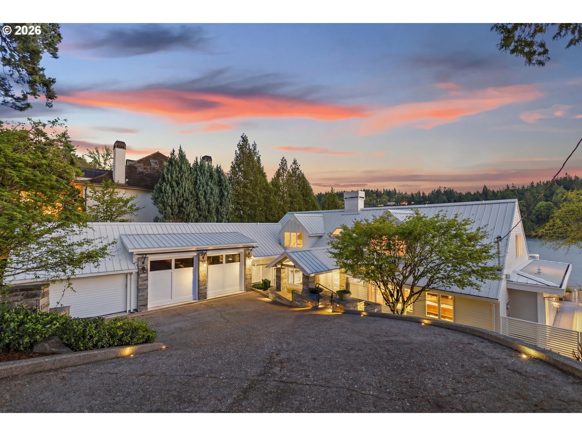 2600 SUMMIT DR