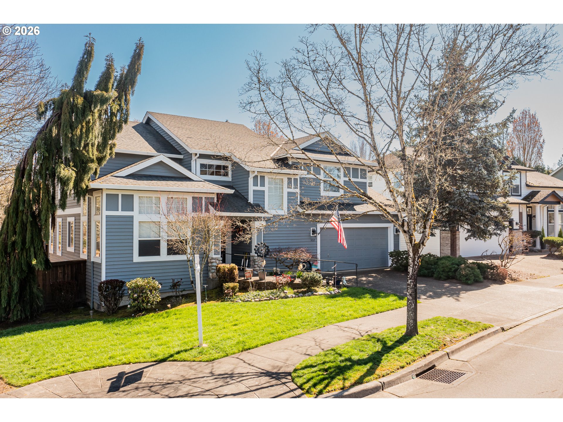 1037 NE CREEKSEDGE DR