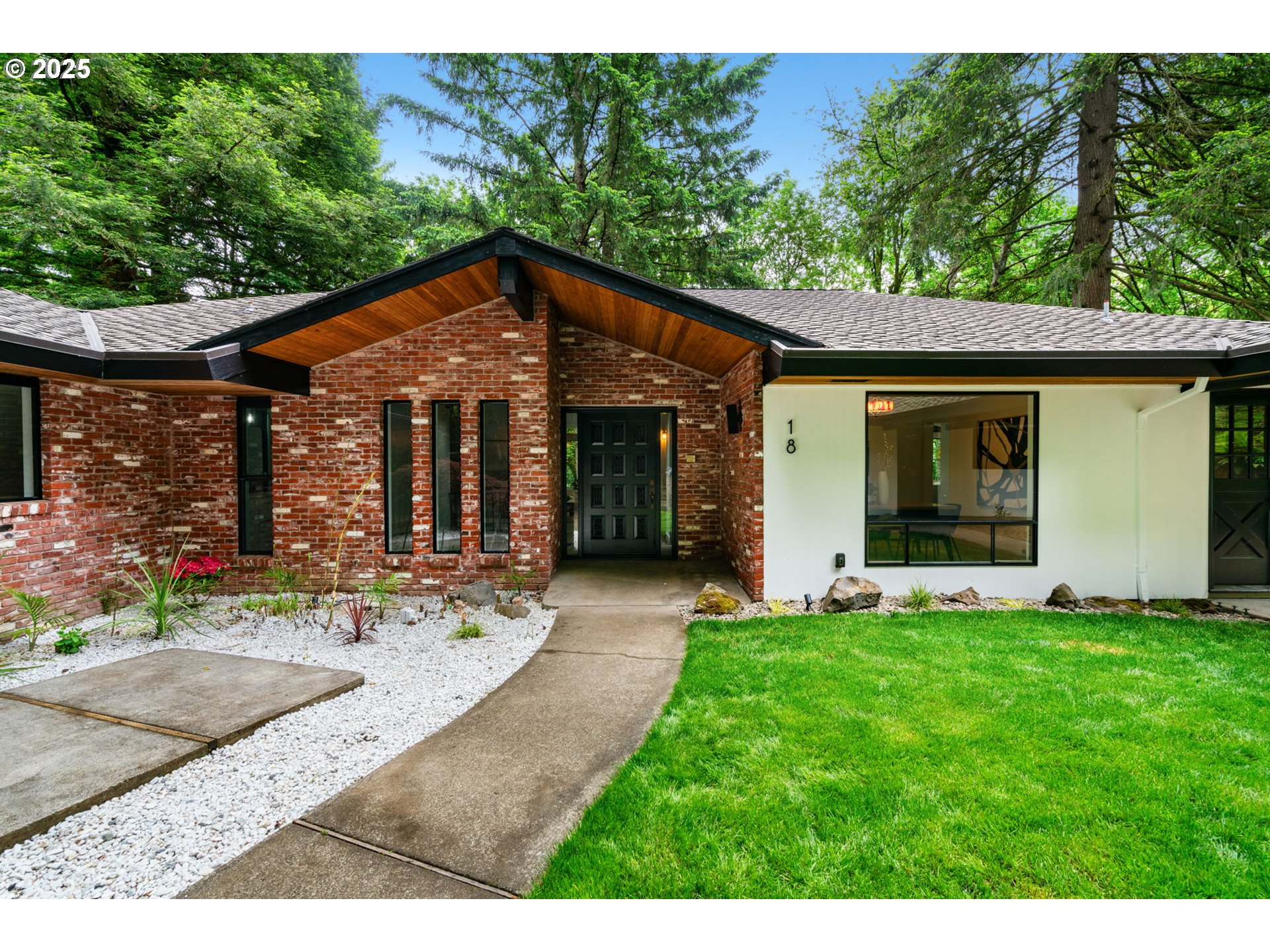 18 MONTICELLO DR