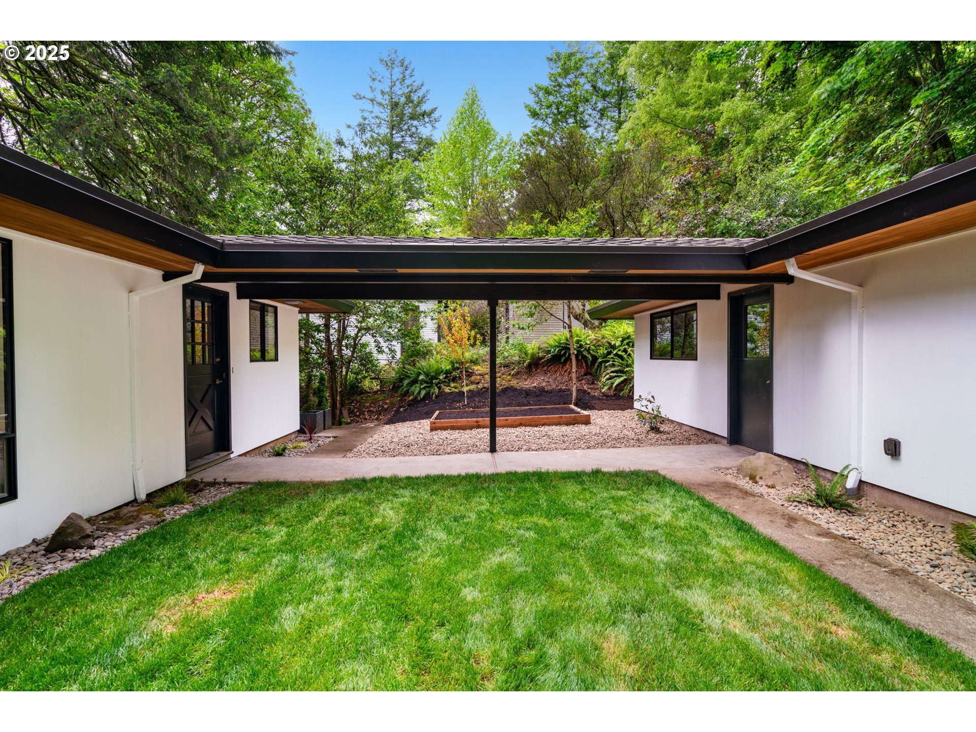 18 MONTICELLO DR