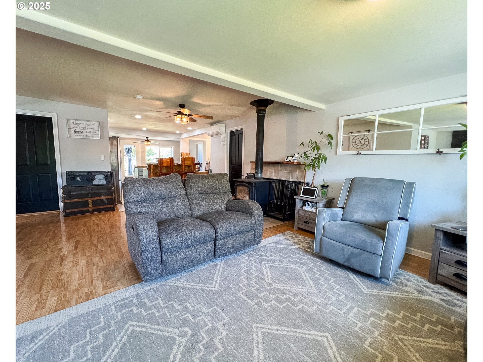 858 E MAIN ST