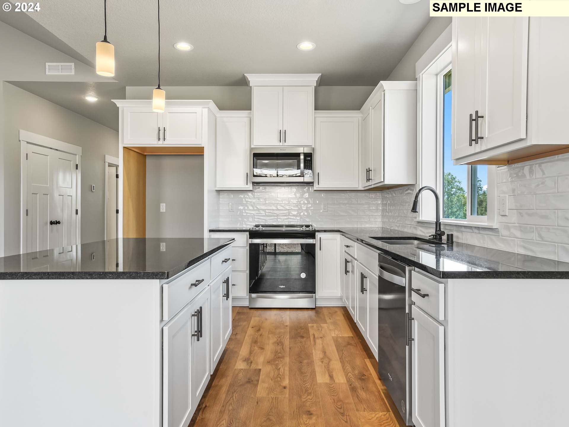 2038 E Otter LOOP