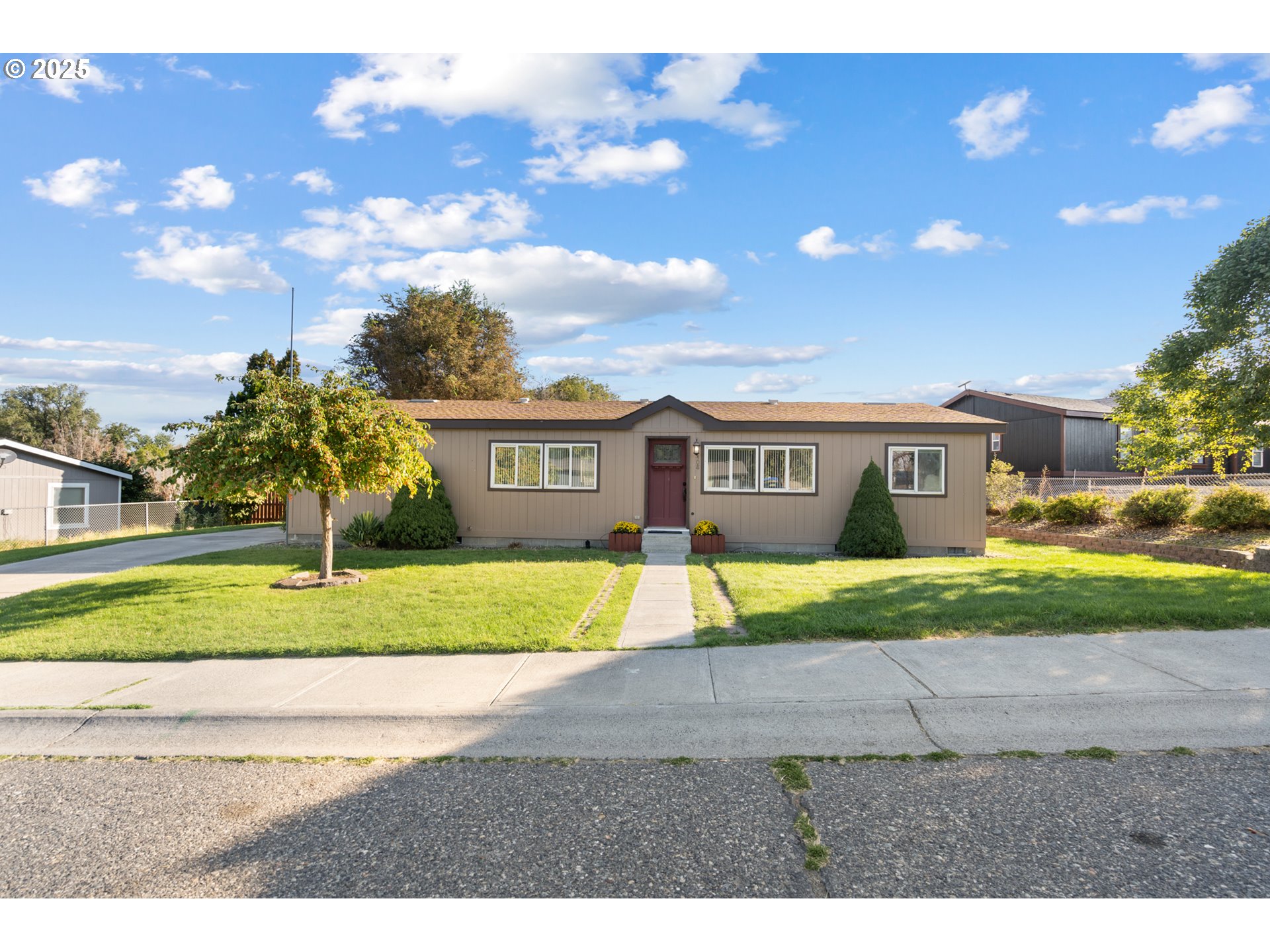 408 SW WILLOW FORK DR