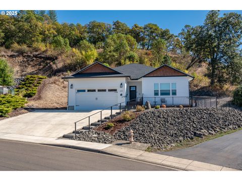 625 NE CUMMINS ST Roseburg OR 97470
