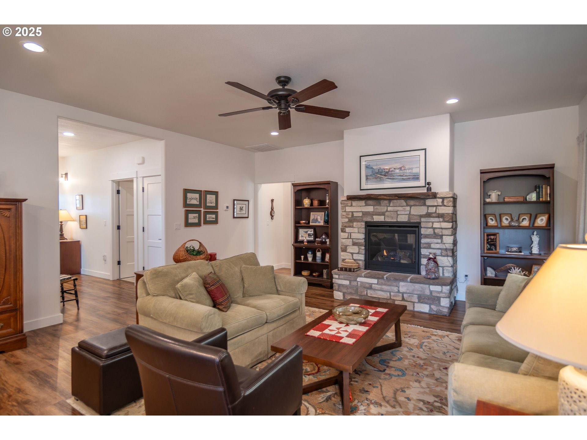 625 NE CUMMINS ST