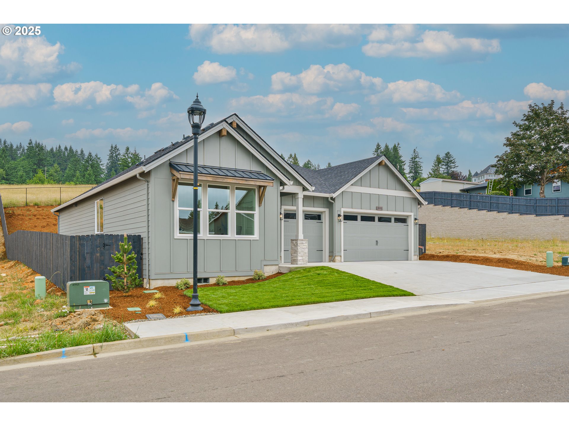 301 W 20TH WAY