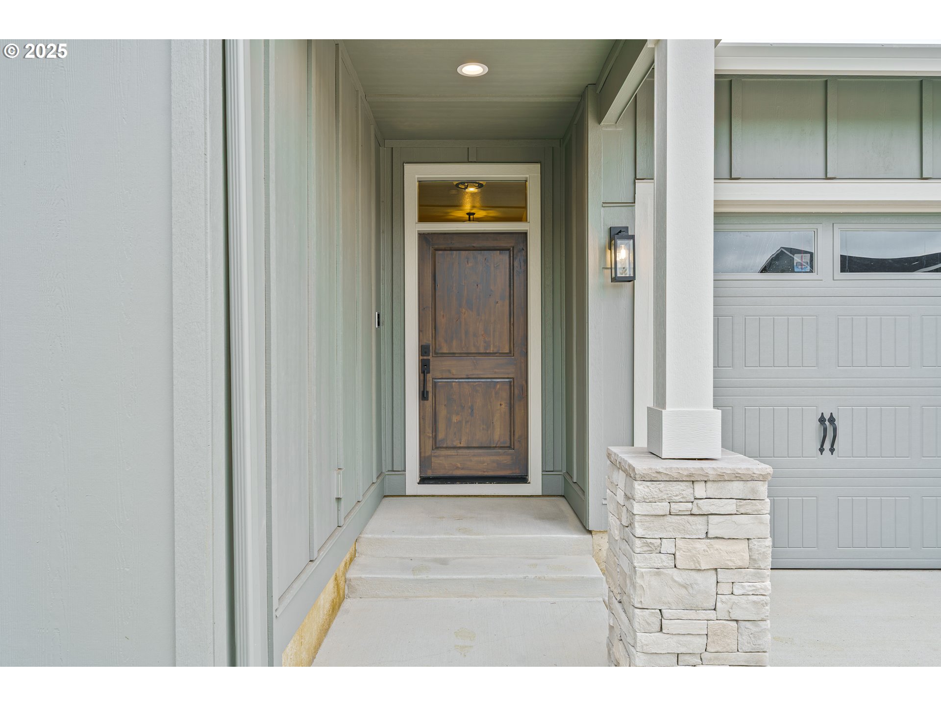301 W 20TH WAY