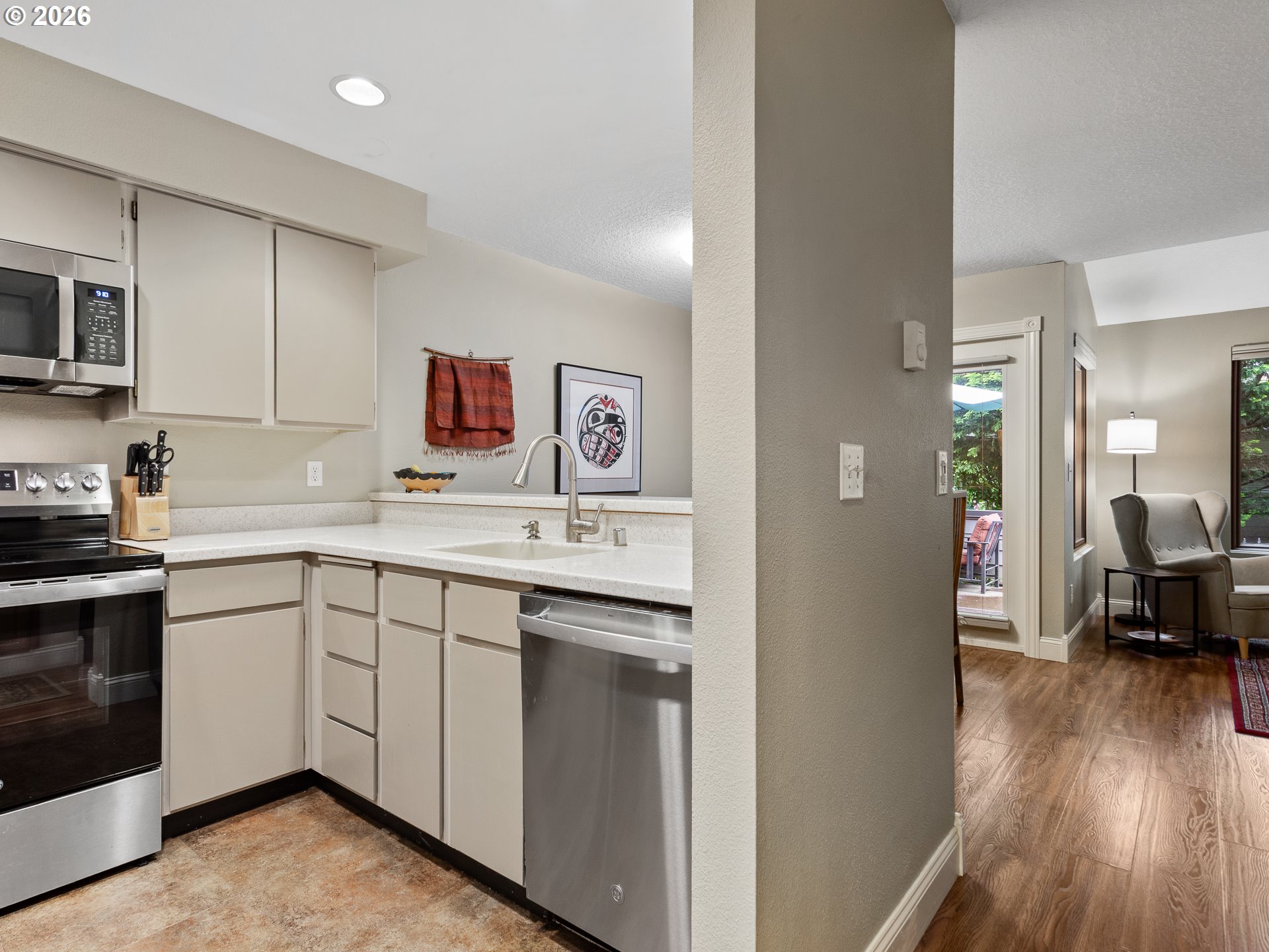 7925 NE LOOWIT LOOP 21