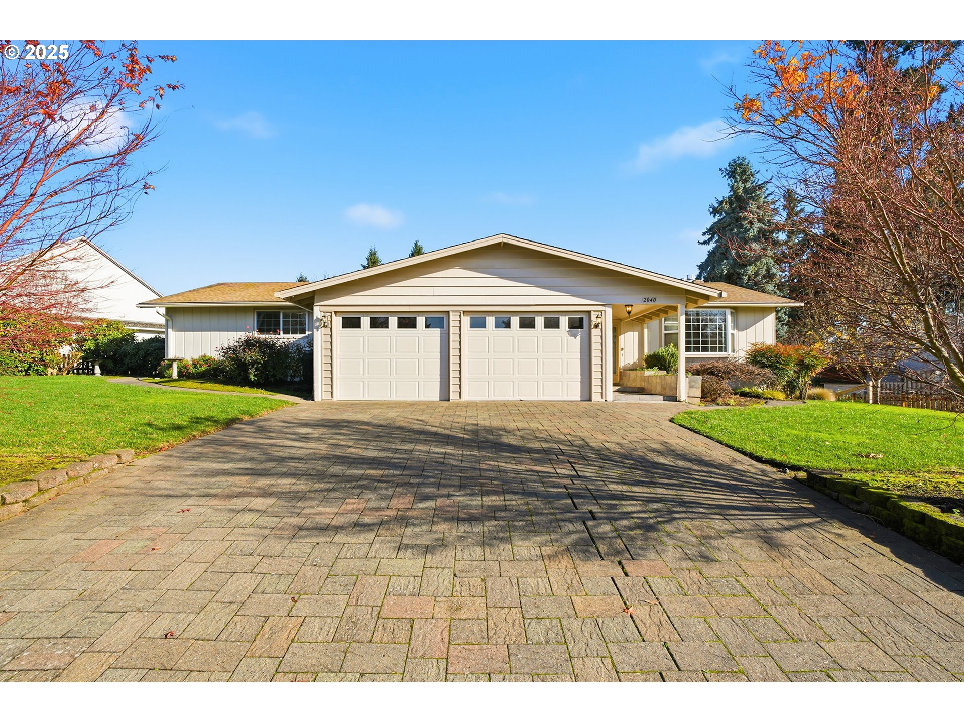 2040 N COUNTRY CLUB DR