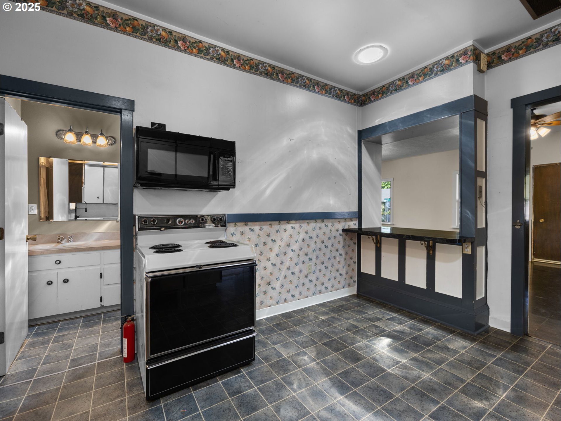 Woodburn, Oregon 97071, United States, 4 Bedrooms Bedrooms, ,2 BathroomsBathrooms,Residential,Active,128485