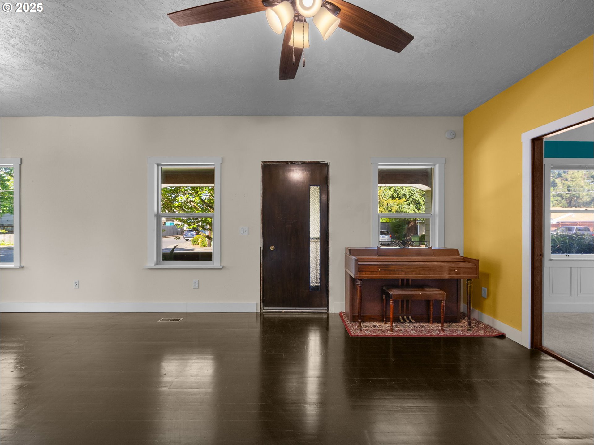 Woodburn, Oregon 97071, United States, 4 Bedrooms Bedrooms, ,2 BathroomsBathrooms,Residential,Active,128485