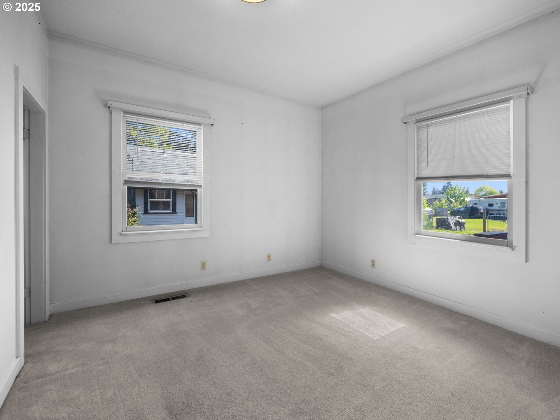 Woodburn, Oregon 97071, United States, 4 Bedrooms Bedrooms, ,2 BathroomsBathrooms,Residential,Active,128485