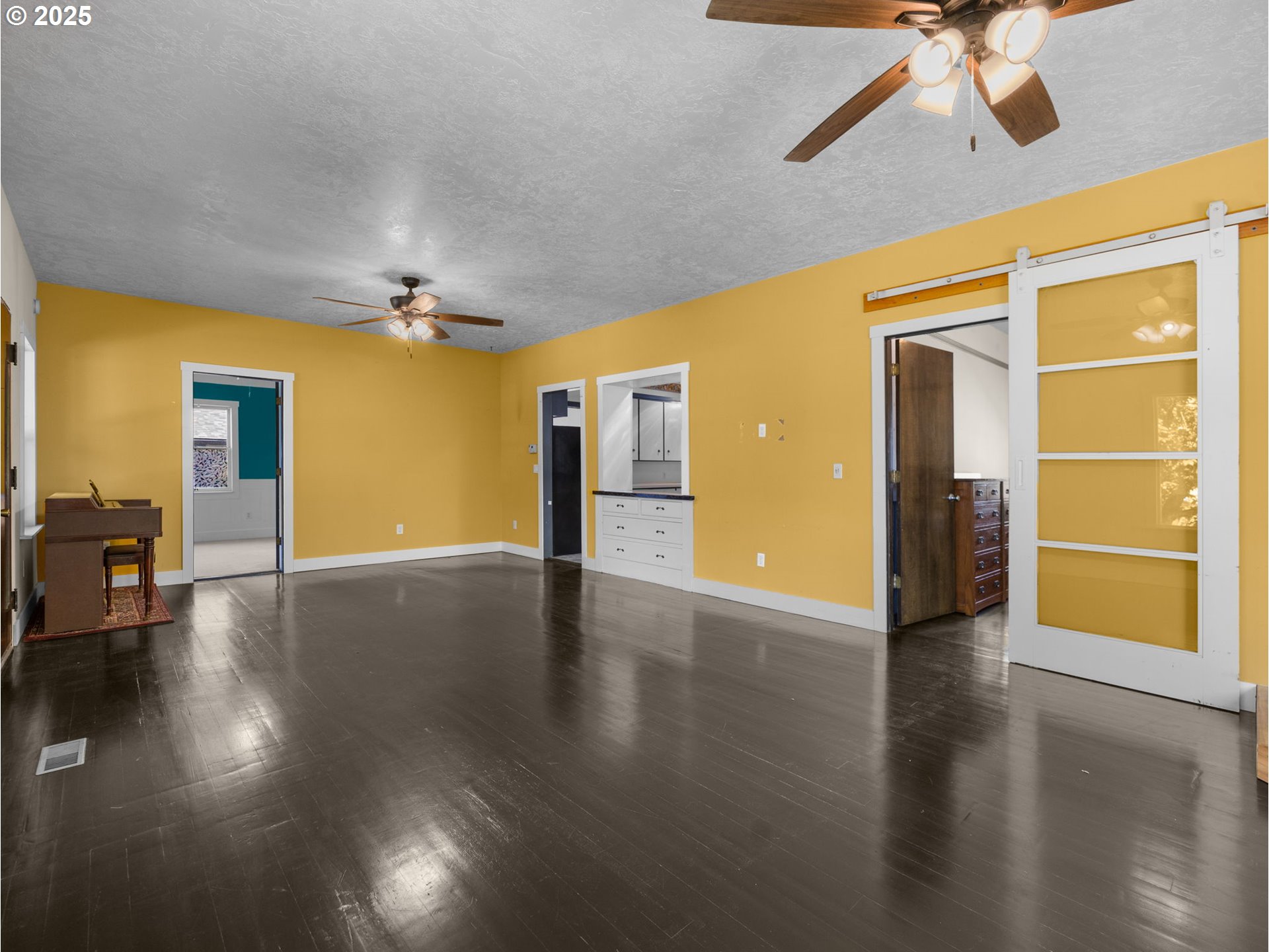 Woodburn, Oregon 97071, United States, 4 Bedrooms Bedrooms, ,2 BathroomsBathrooms,Residential,Active,128485