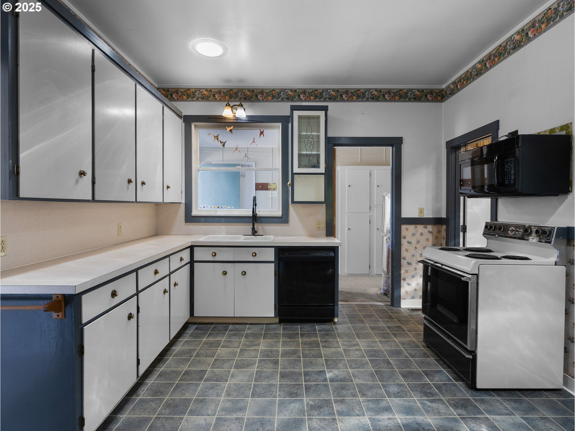 Woodburn, Oregon 97071, United States, 4 Bedrooms Bedrooms, ,2 BathroomsBathrooms,Residential,Active,128485