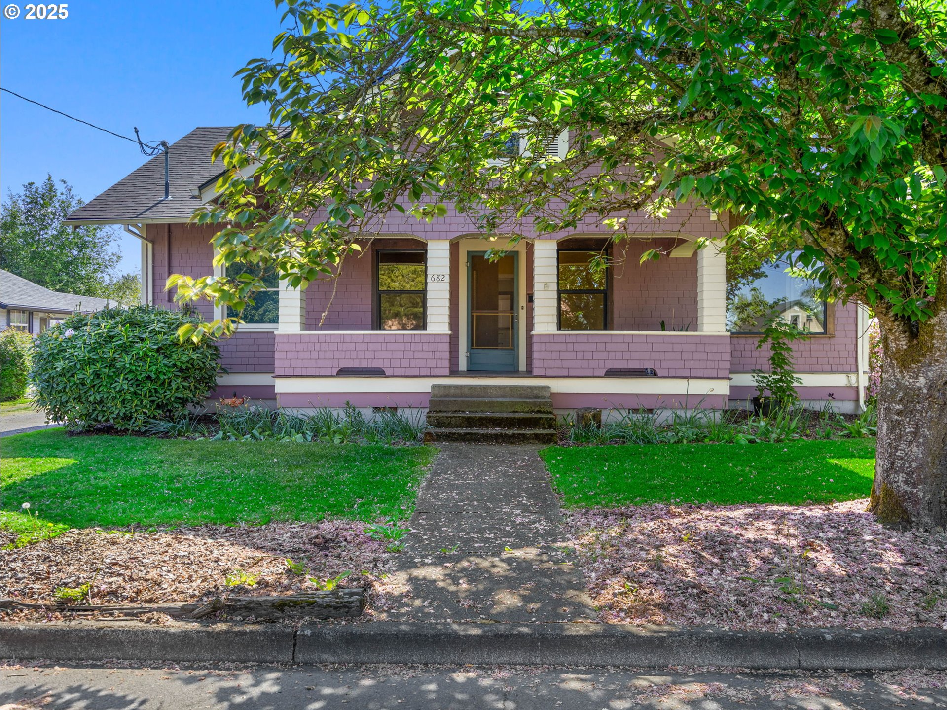 Woodburn, Oregon 97071, United States, 4 Bedrooms Bedrooms, ,2 BathroomsBathrooms,Residential,Active,128485