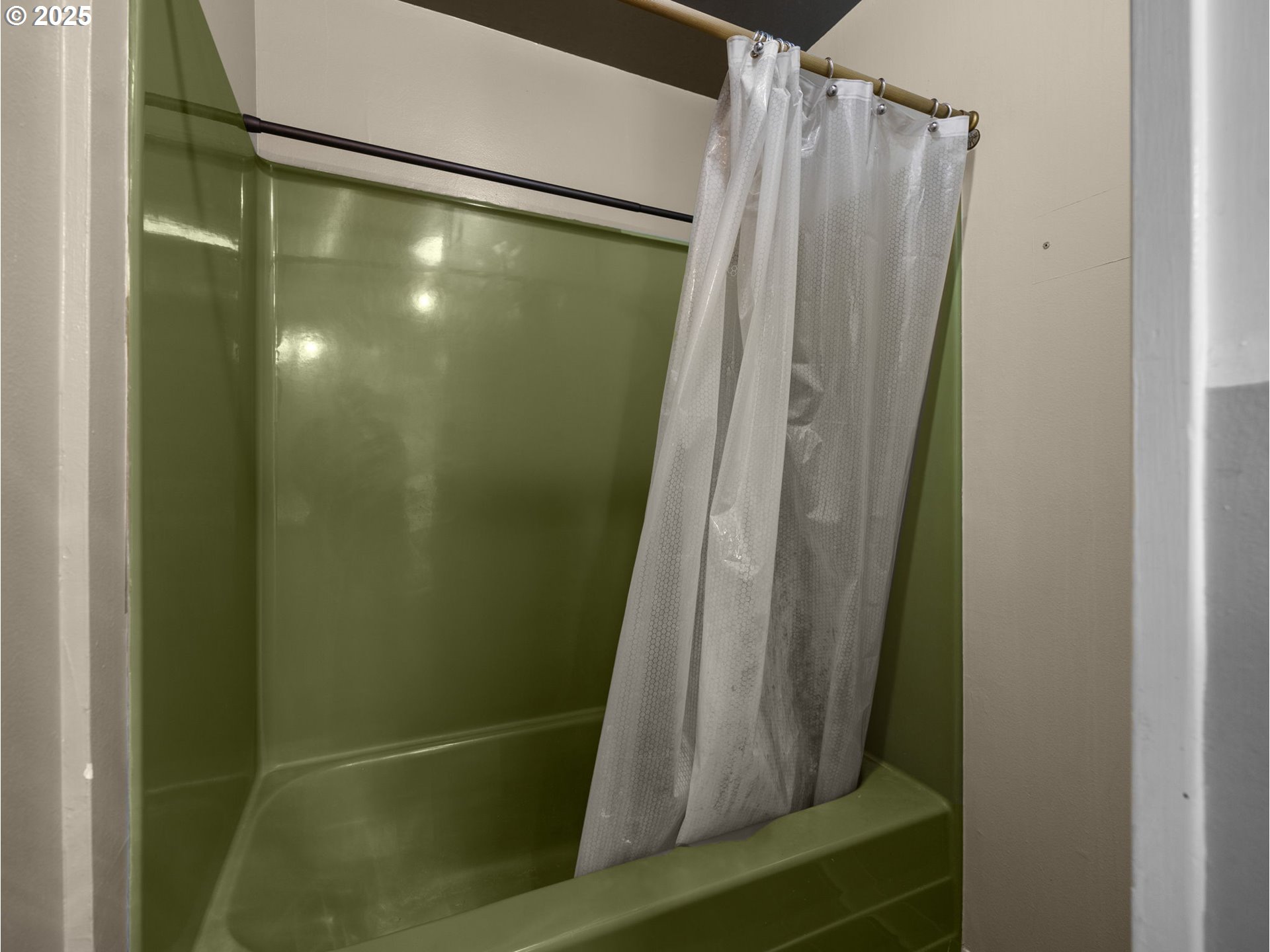 Woodburn, Oregon 97071, United States, 4 Bedrooms Bedrooms, ,2 BathroomsBathrooms,Residential,Active,128485