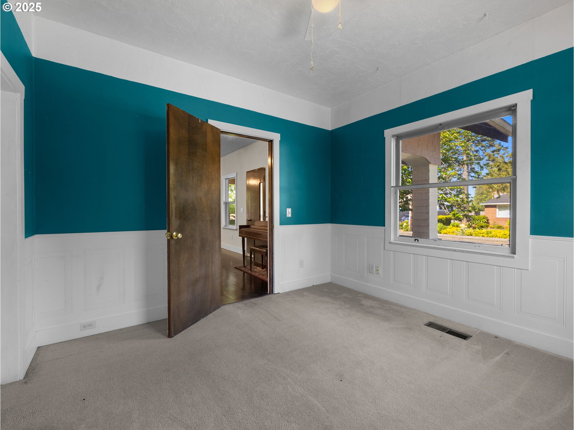 Woodburn, Oregon 97071, United States, 4 Bedrooms Bedrooms, ,2 BathroomsBathrooms,Residential,Active,128485