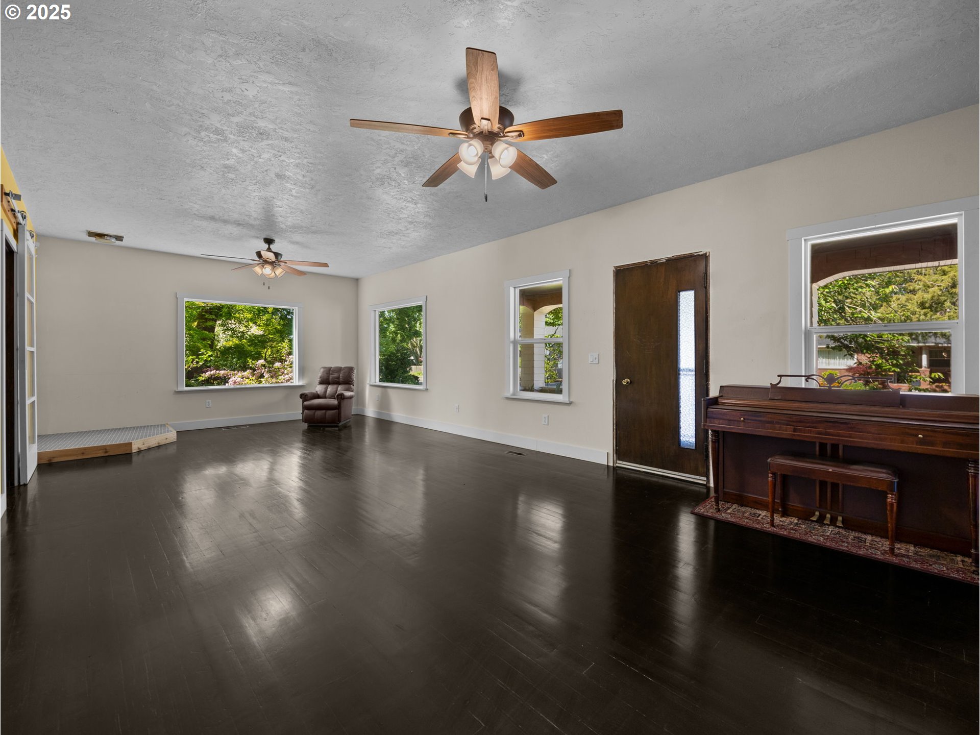 Woodburn, Oregon 97071, United States, 4 Bedrooms Bedrooms, ,2 BathroomsBathrooms,Residential,Active,128485