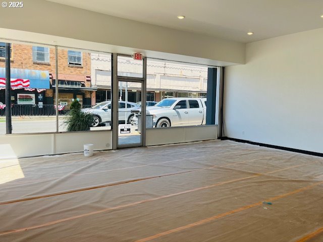 Tillamook, Oregon 97141, United States, ,Residential,Active,211418