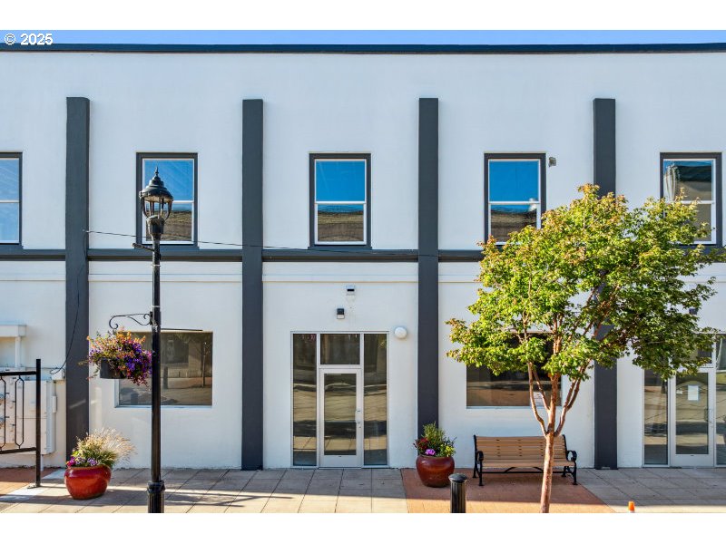 Tillamook, Oregon 97141, United States, ,Residential,Active,211418