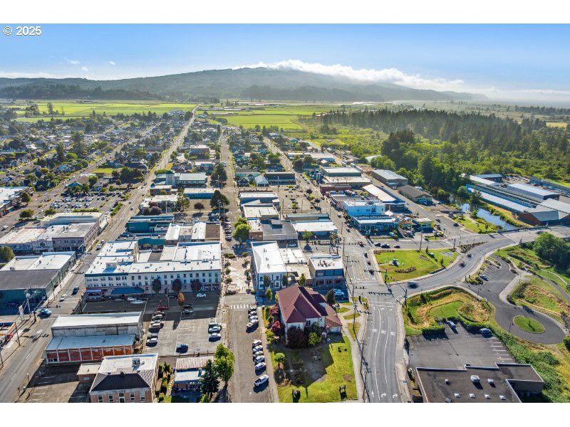 Tillamook, Oregon 97141, United States, ,Residential,Active,211418