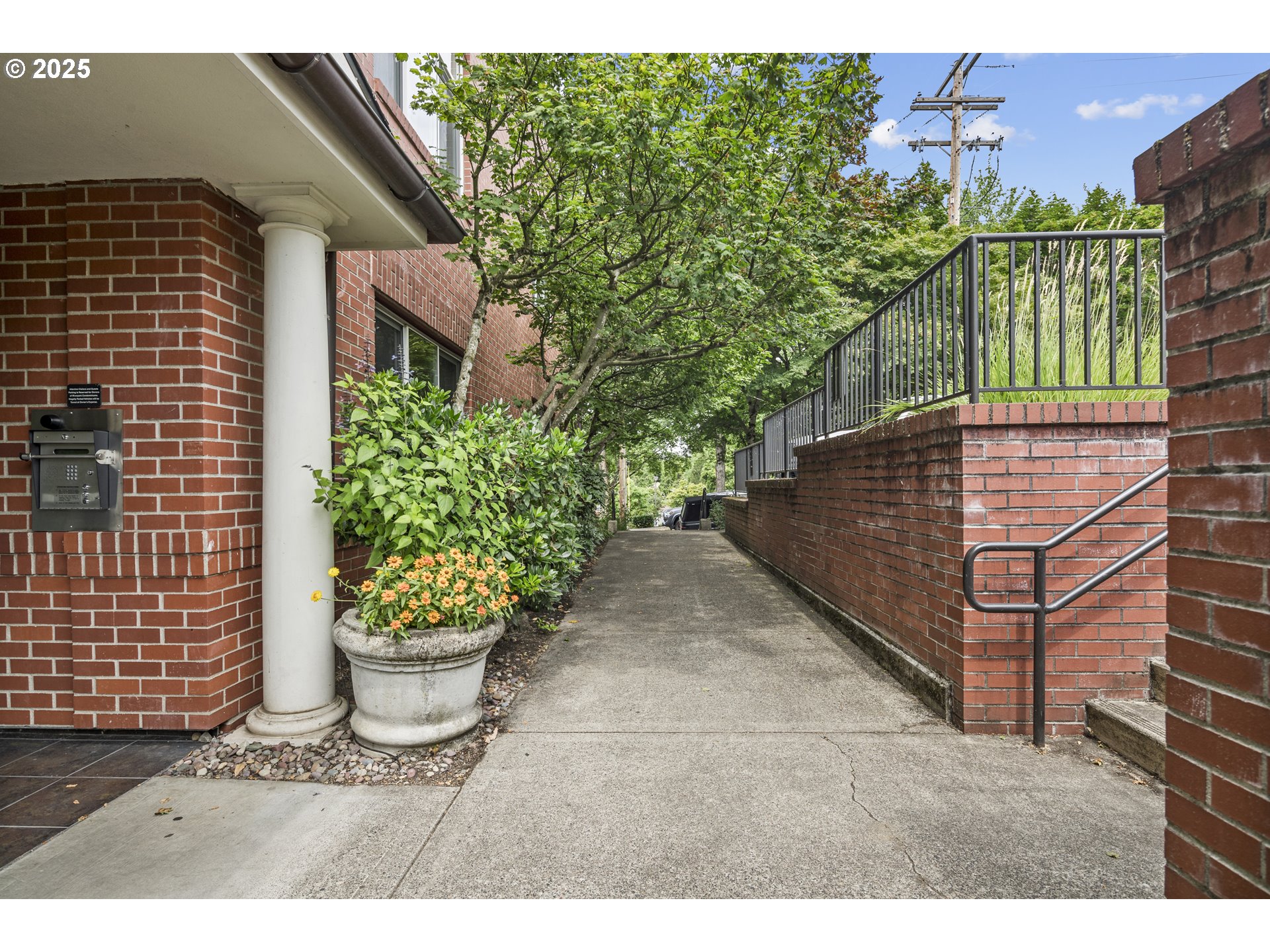 196 SE Spokane st 110