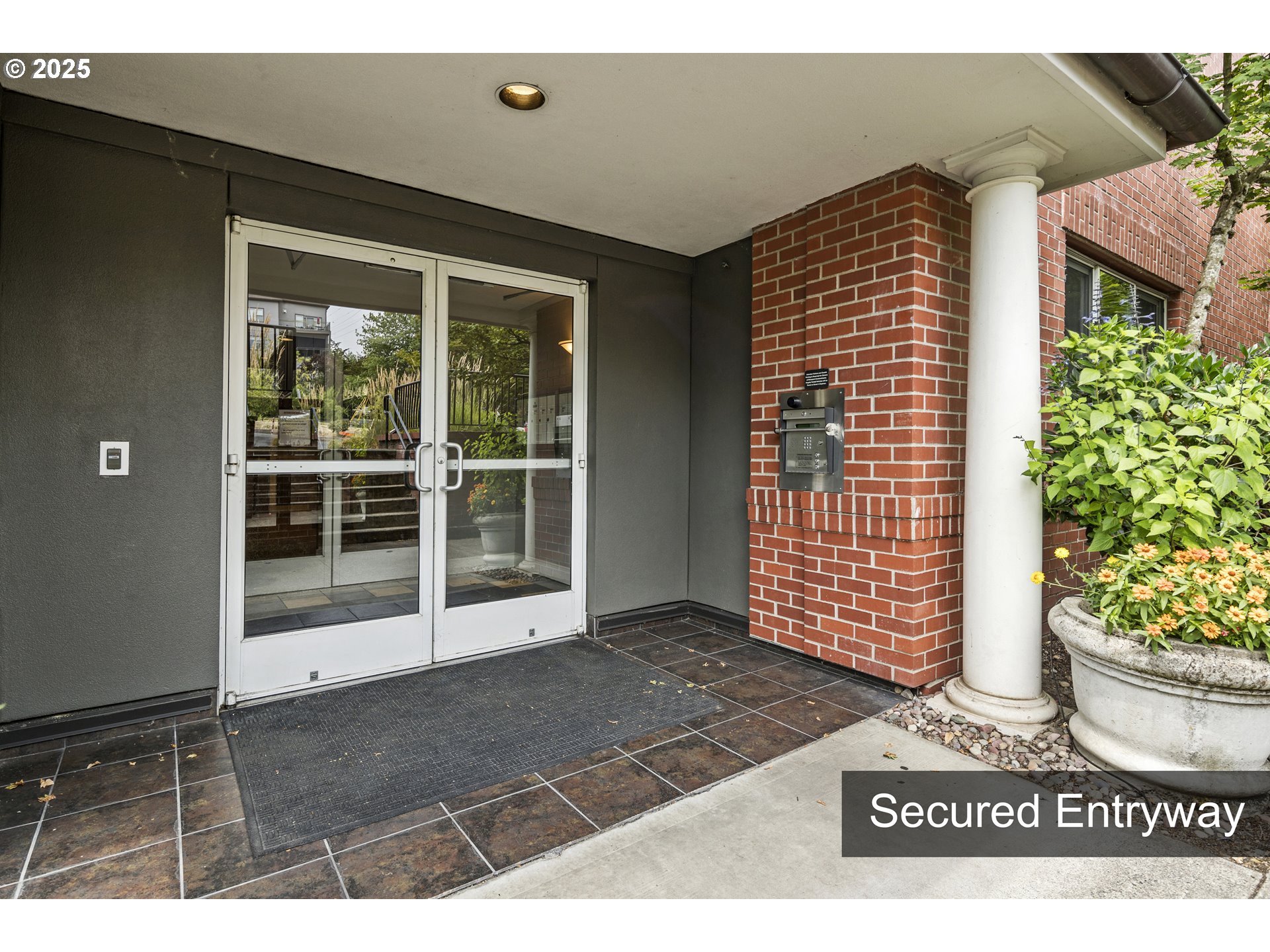196 SE Spokane st 110