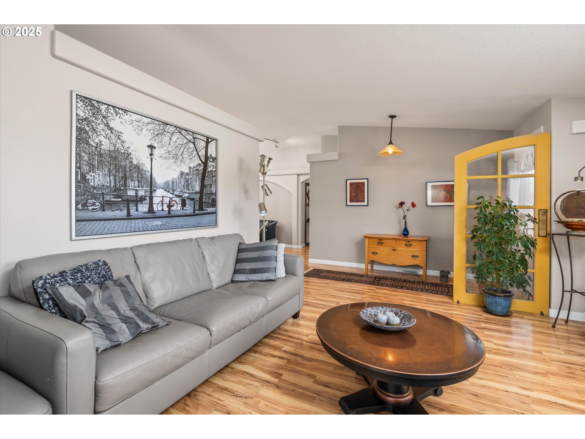 3220 CRESCENT AVE 80