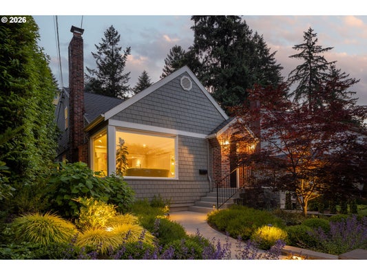 203 SW KINGSTON AVE, PORTLAND, OR 97205 - Image 21aa46d543c73ff10244fefaca8d2d6c/2764537382