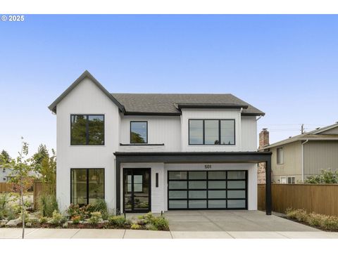 Photo of 501 W 30th St, Vancouver, WA 98660 (MLS # 343055310)