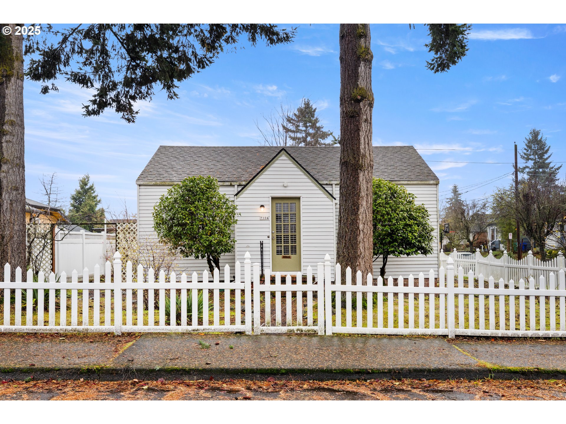 7104 SE TOLMAN ST