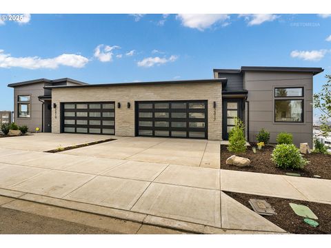 Photo of 2415 E 6th St, Vancouver, WA 98661 (MLS # 548522286)