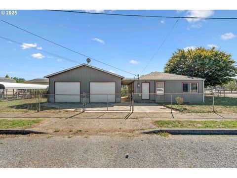 805 C ST Myrtle Point OR 97458