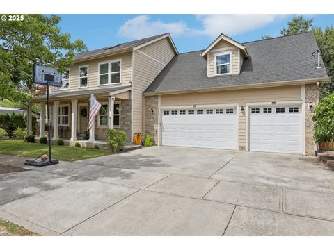 111 E 9TH ST Newberg OR 97132