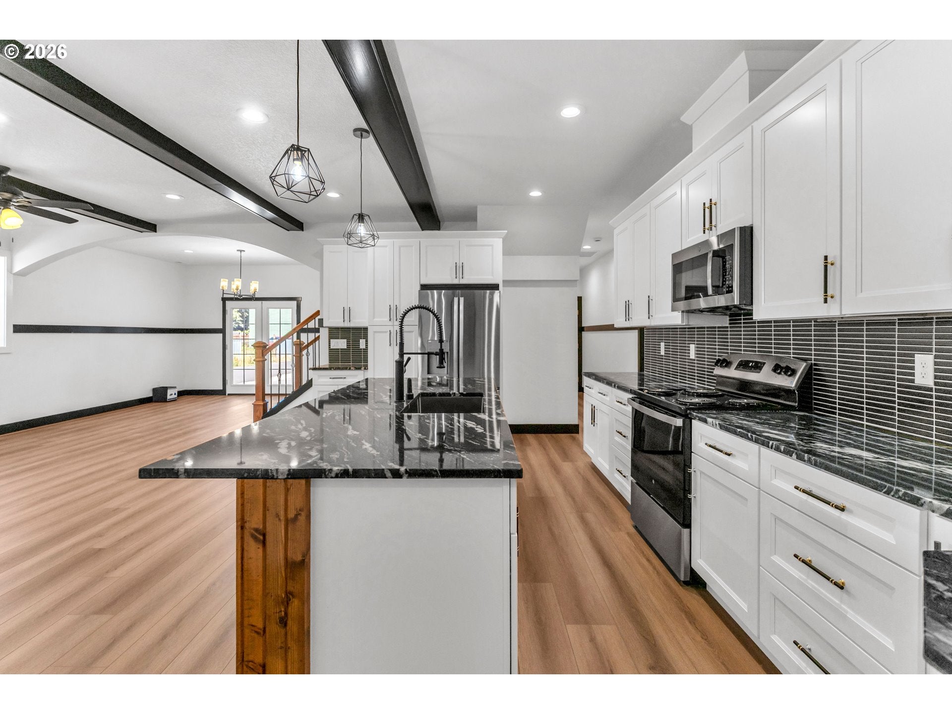 550 SE 8TH AVE