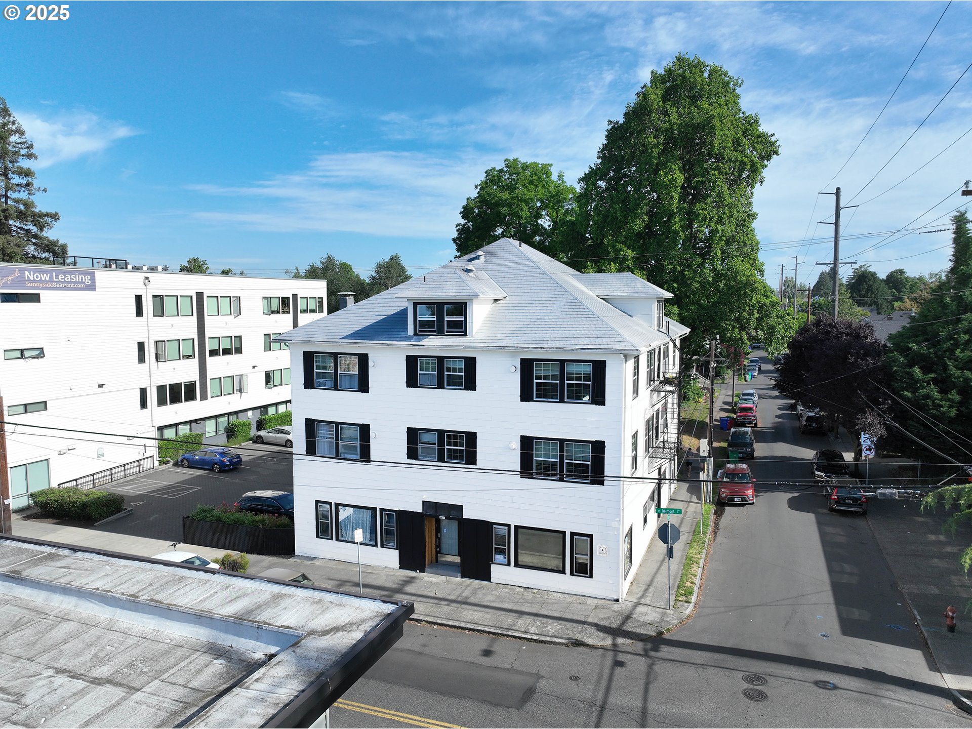 Photo 1 of 16 — 4435 SE BELMONT ST, Portland, OR 97215