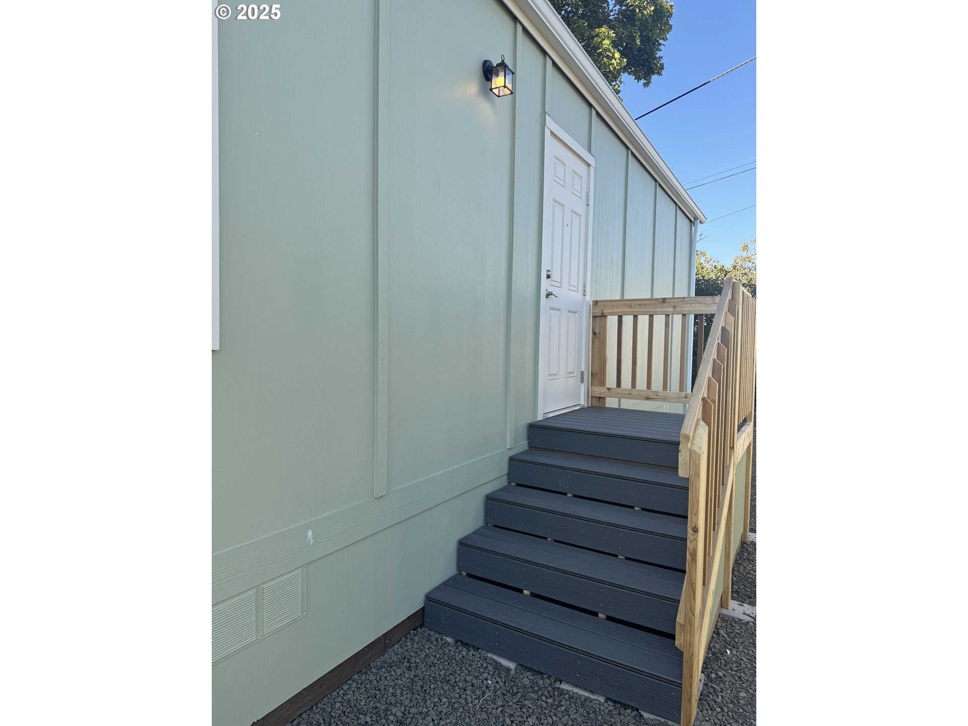 1085 W 1ST AVE 8