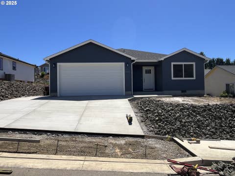 Featured picture for the property 716426753