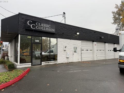 1300 NE DIVISION ST Gresham OR 97030