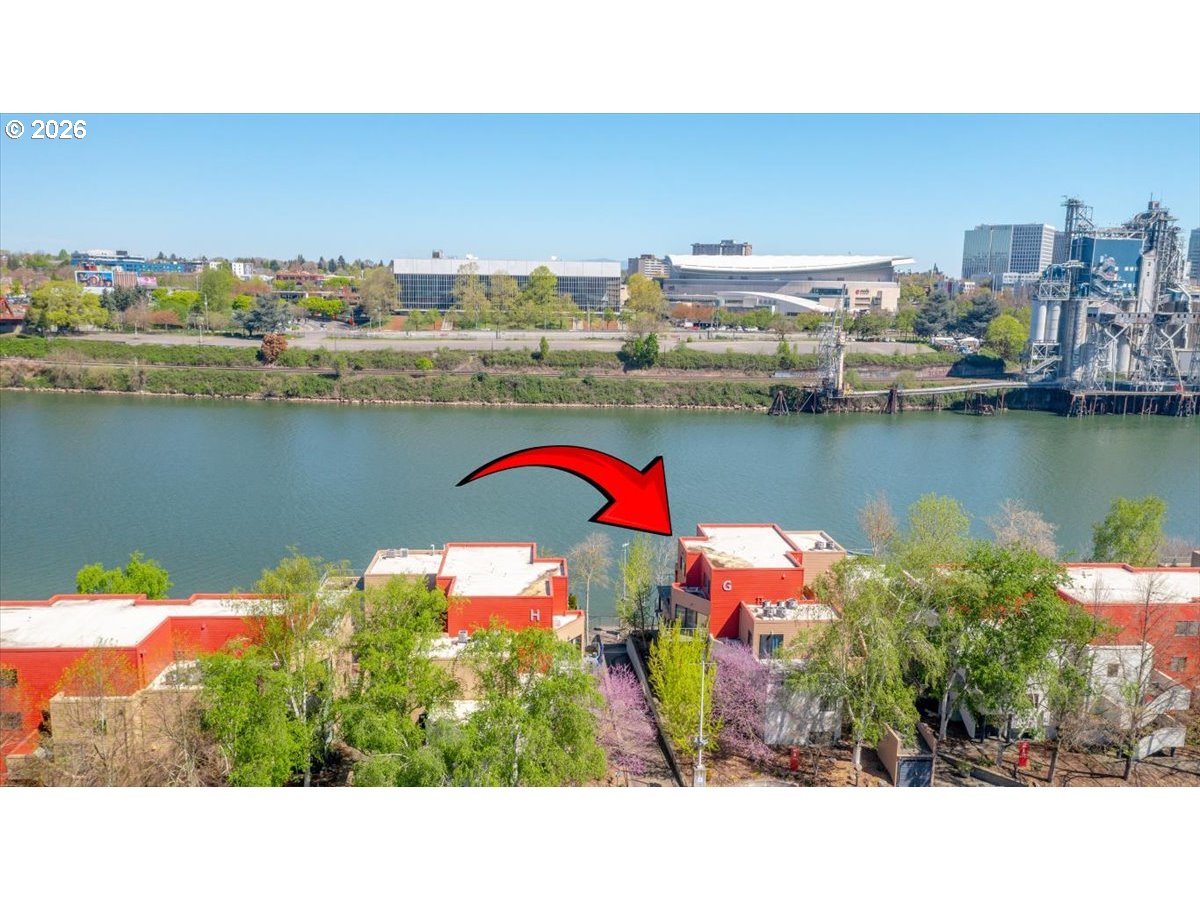 820 NW NAITO PKWY G11