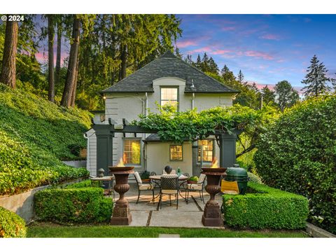 2934 SW MONTGOMERY DR Portland OR 97201