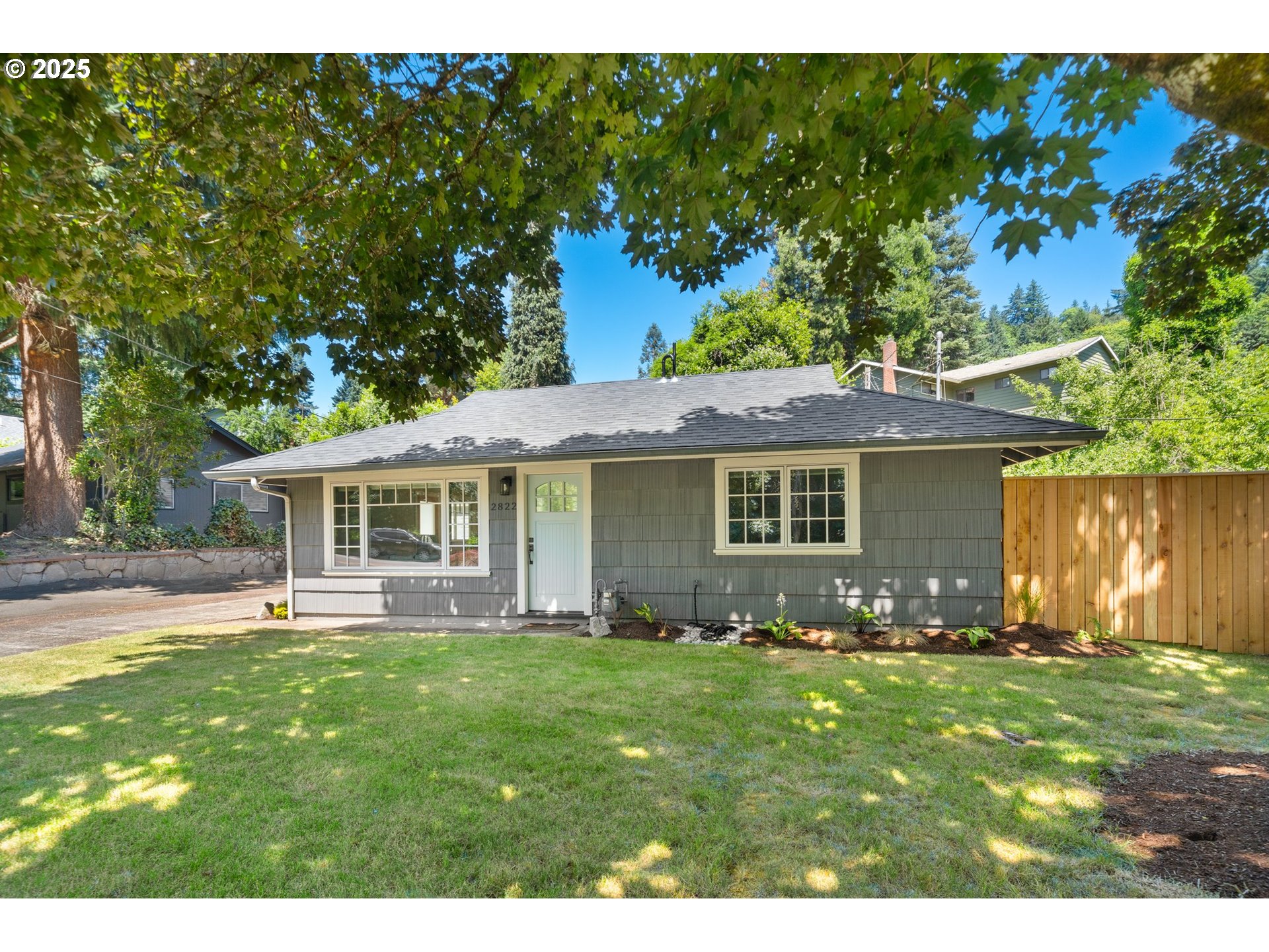 2822 NE FREMONT DR