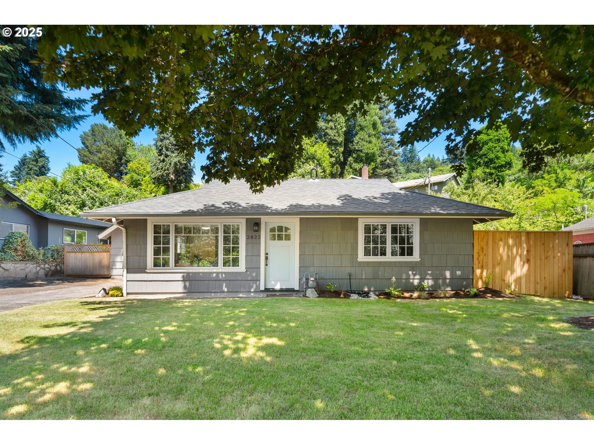 2822 NE FREMONT DR