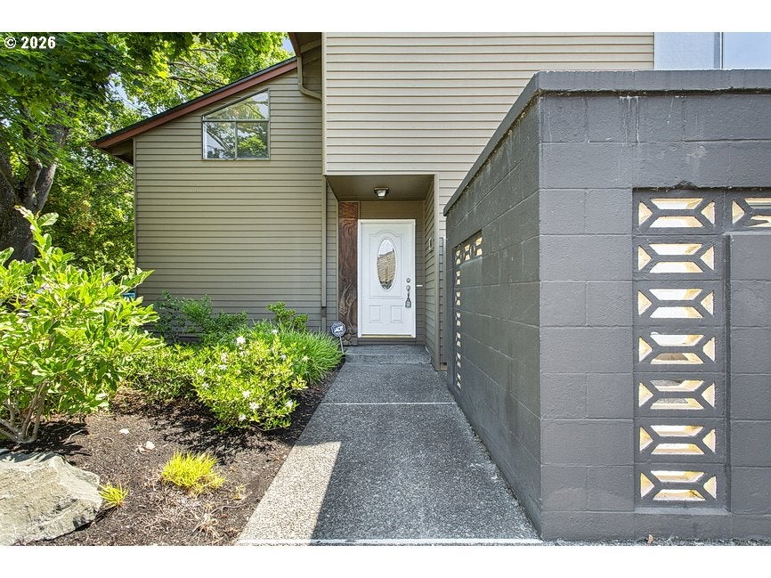 224 N HAYDEN BAY DR