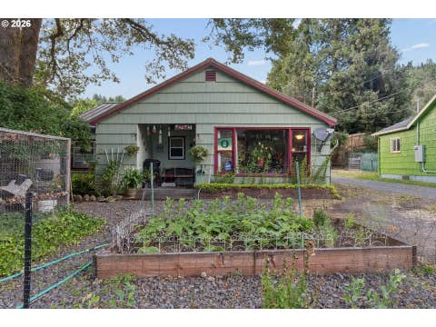 Photo of 47947 W Commercial St, Oakridge, OR 97463 (MLS # 265540494)