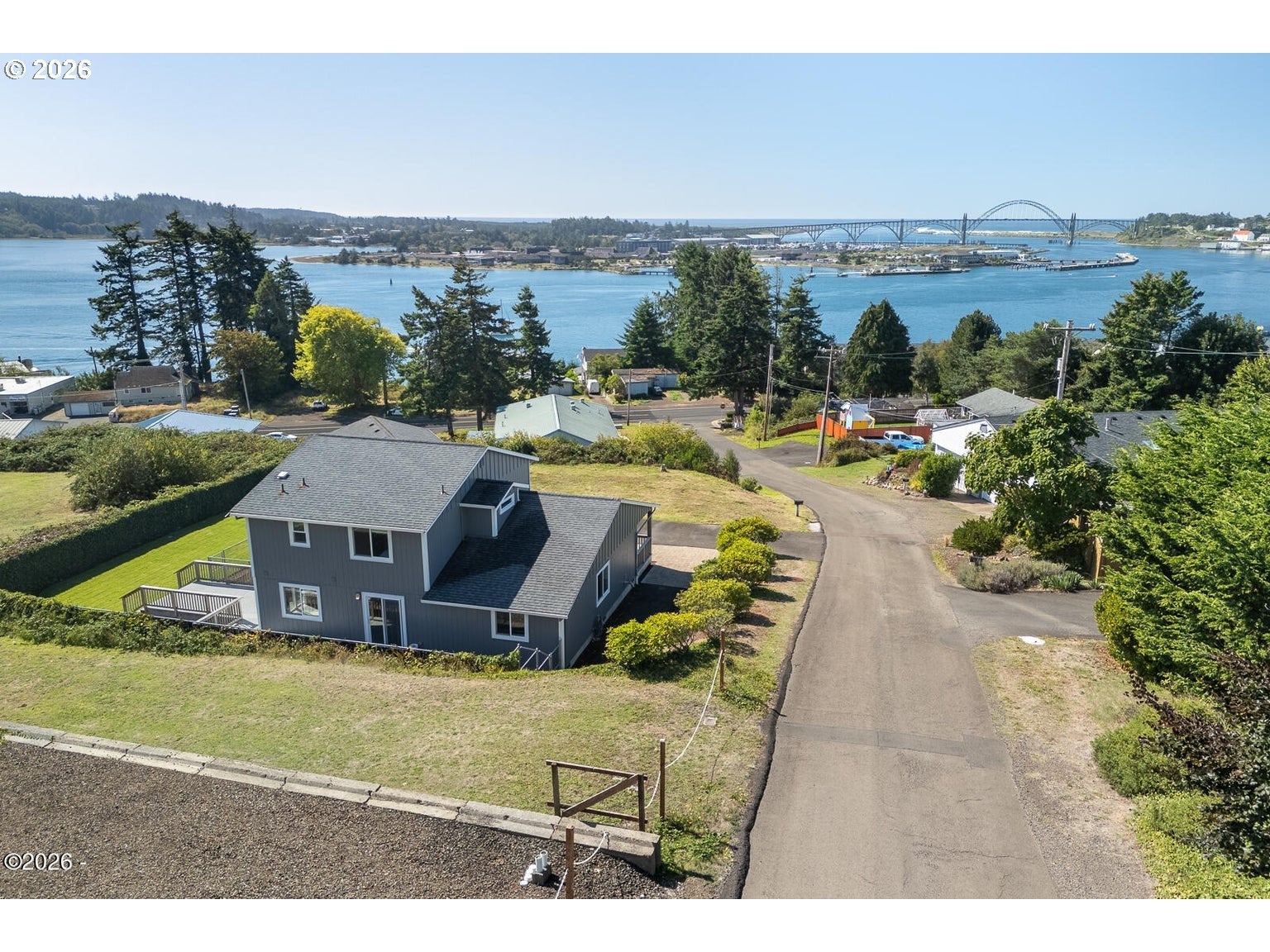 821 SE VISTA DR