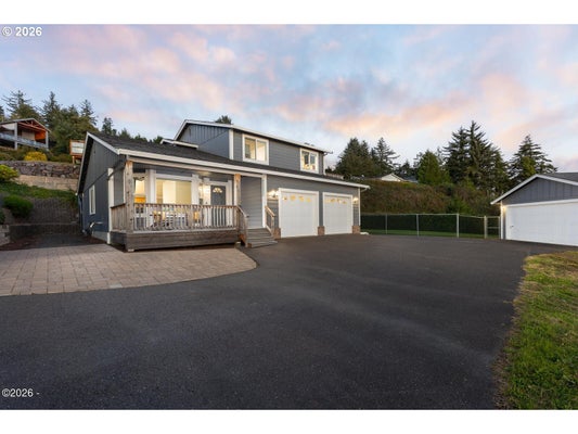 821 SE VISTA DR, NEWPORT, OR 97365 - Image 22aad6a5b0b4f9c86e42ceb8e26fed65/2942619069